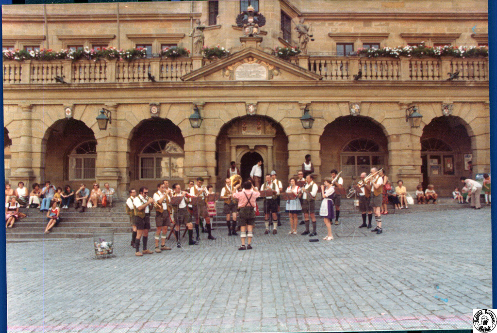 1976 07 dd 05 Germany trip Rothenburg City Sq .jpg